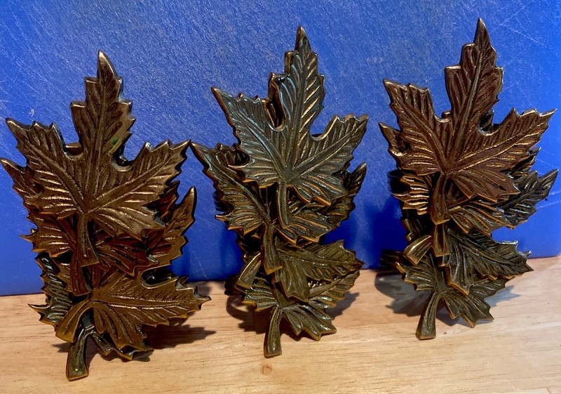 Vintage Set of 12 Brass Maple Leaf Napkin Rings w/Ribbed Loops