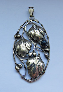 Jugendstil Silber Anhänger mit 1 x Onyx Blätter florales Design 5 5 cm groß Top