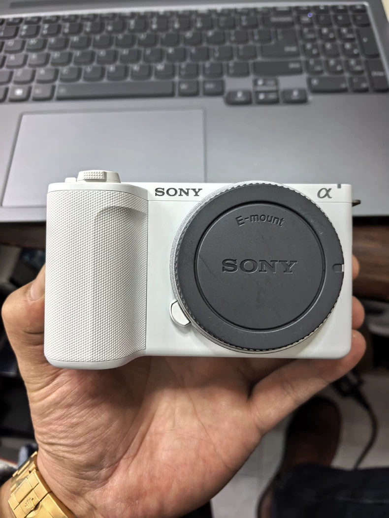 Sony Alpha ZVE10 II - APS-C Interchangeable Lens Mirrorless Content White