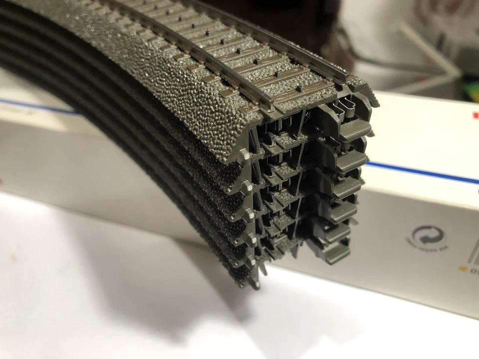 Marklin 24230 Binario C Curvo Raggio 2 Perfetti Ogni Scatola 6 Binari - Immagine 4 di 4