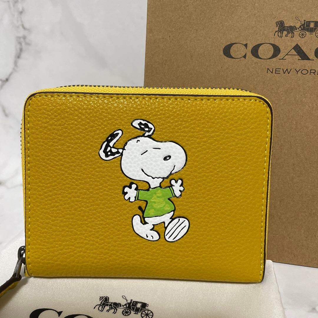 Coach Limited Peanuts Snoopy Walk Motif Leather Yellow Zip