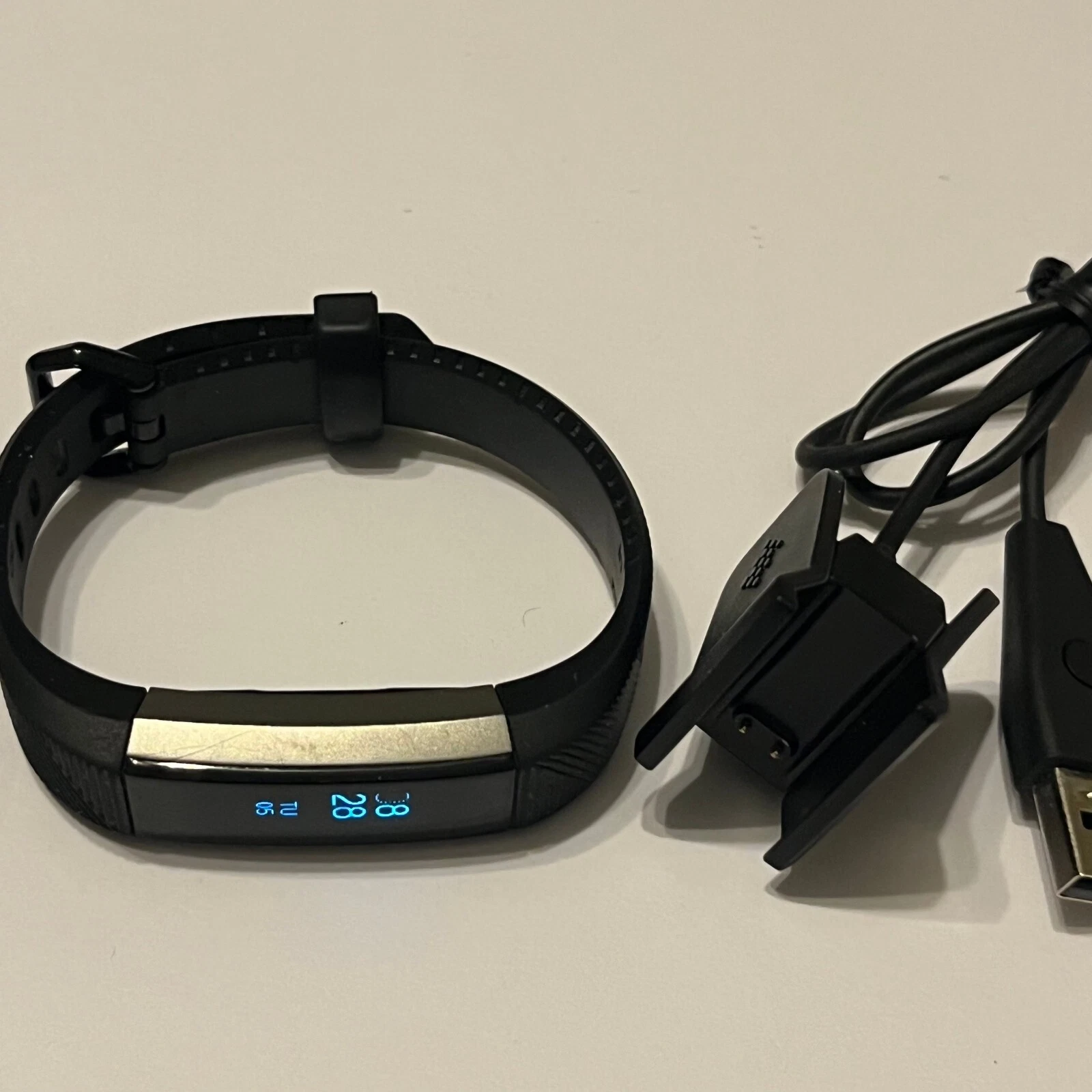 Fitbit Alta HR Fitness Activity Tracker w/ Heart Rate Monitor FB408 Black Band
Opens in a new window
