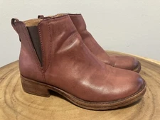 SOFFT  Size 6 leather ankle boots Burgundy Block Heel Side Zipper