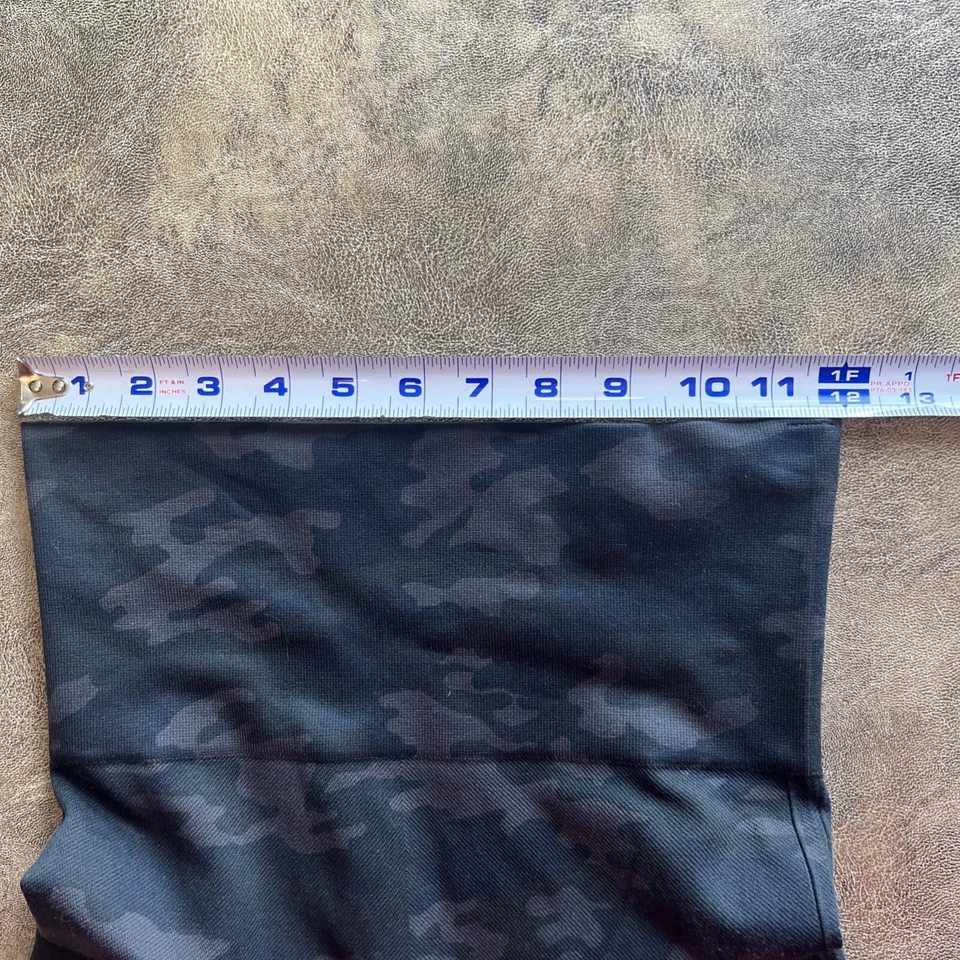 Леггинсы SPANX размер S серые камуфляжные с высокой талией узкие эластичные 25 дюймов - Изображение 3 из 4