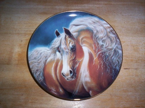 Retired Danbury Mint Arabian Horse Plate GOLDEN LIGHTS by Susie Morton