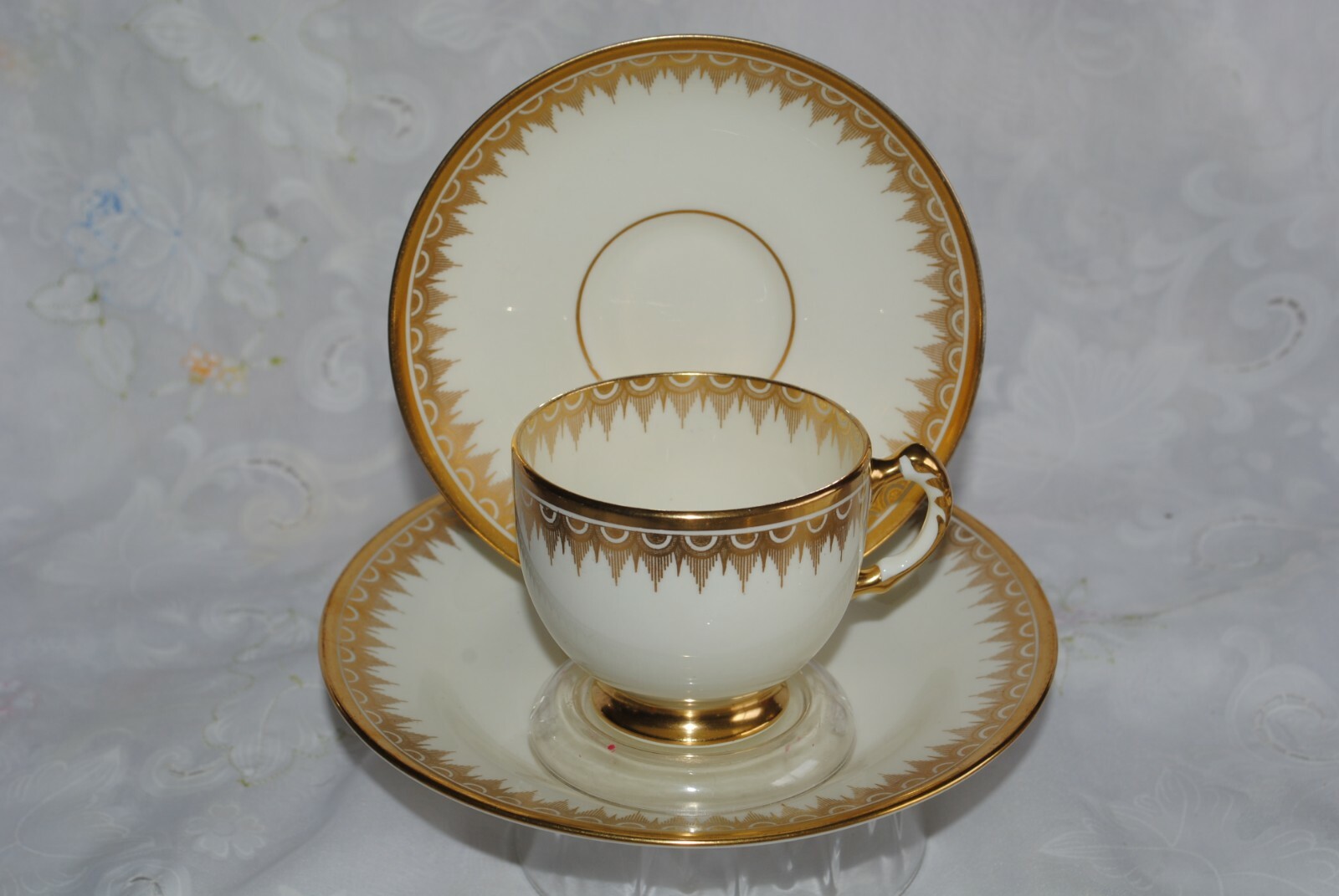 RARE VTG PLANT TUSCAN CHINA ENGLAND TRIO TEA CUP SAUCER DESSERT PLATE GOLD A602 