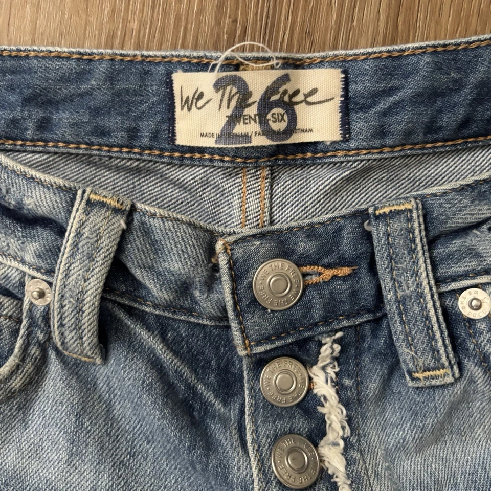 WE THE FREE | FREE PEOPLE Size 26 Button Fly Rolled Cuff Blue Denim Shorts Beach - Image 2 of 4