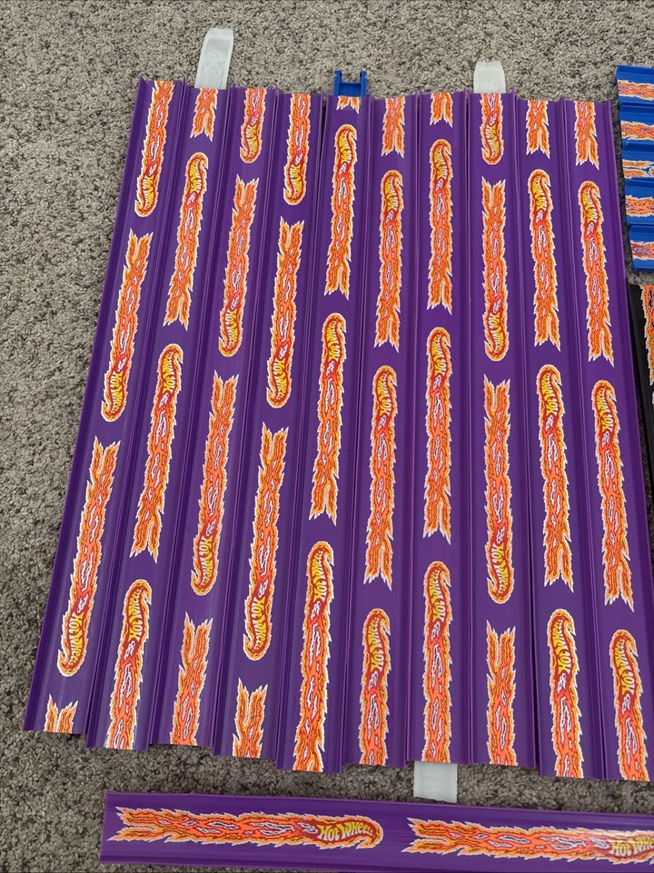 Vintage Mattel Hot Wheels 24 Straight Flame Track Pieces, 12”, 20” &1-24” - Image 2 of 4