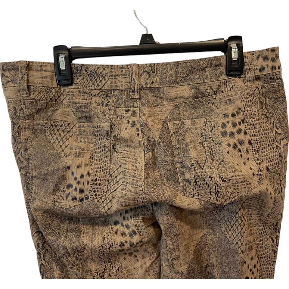 Pantalones para mujer Rue21 talla 13/14 beige piel de serpiente tiro bajo cómodos elásticos pierna ajustada Foto 4 de 4