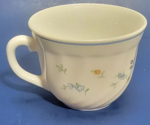 Rare Vintage Arcopal France - Spring Flowers Coffee/Tea Milk Glass Mugs 