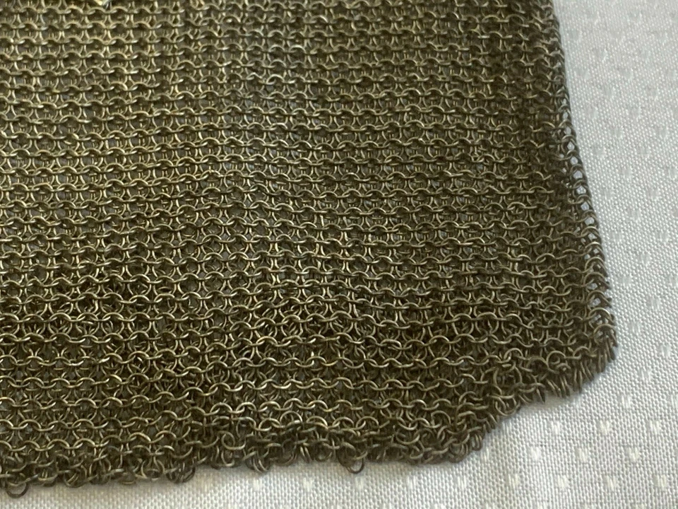 Cartera de malla plateada Art Nouveau 900 125,76 g cierre de beso Foto 4 de 4