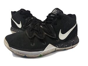 kids black basketball shoes