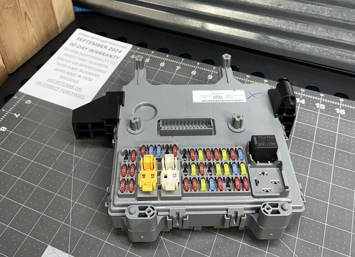 2004 Jeep Liberty Cabin Fuse Box Junction Block Oem 56010436AC | eBay