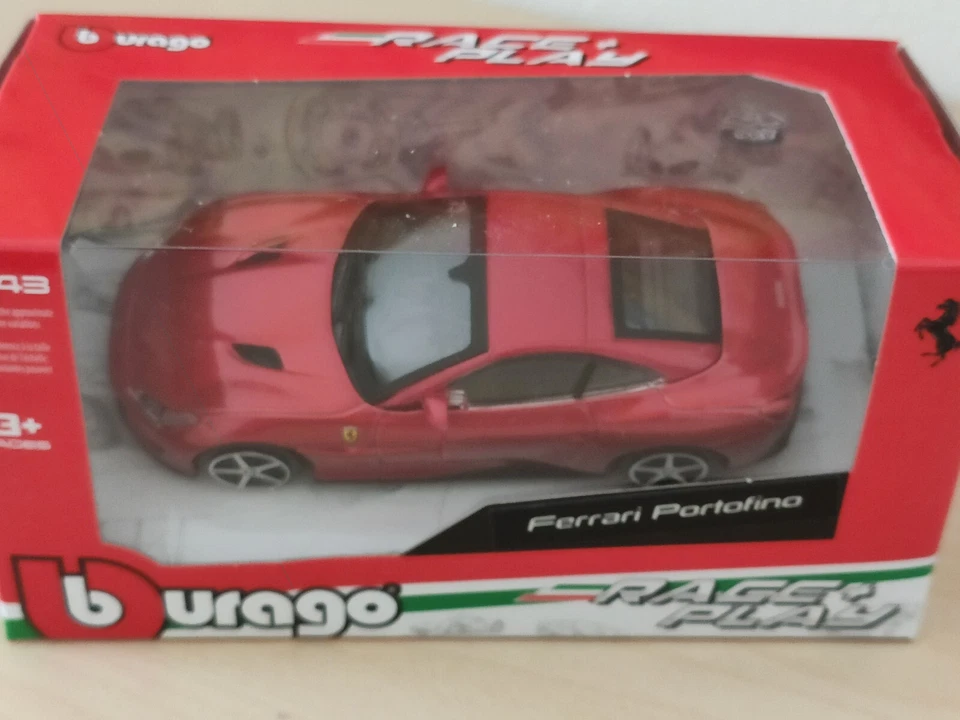 Ferrari Portofino Burago Modellino Auto Scala 1:43 Race + Play Rosso - Immagine 2 di 4