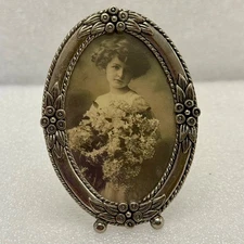 Vintage Picture Frame W/Picture Victorian Lady Mini Oval Taiwan Made Flowers 