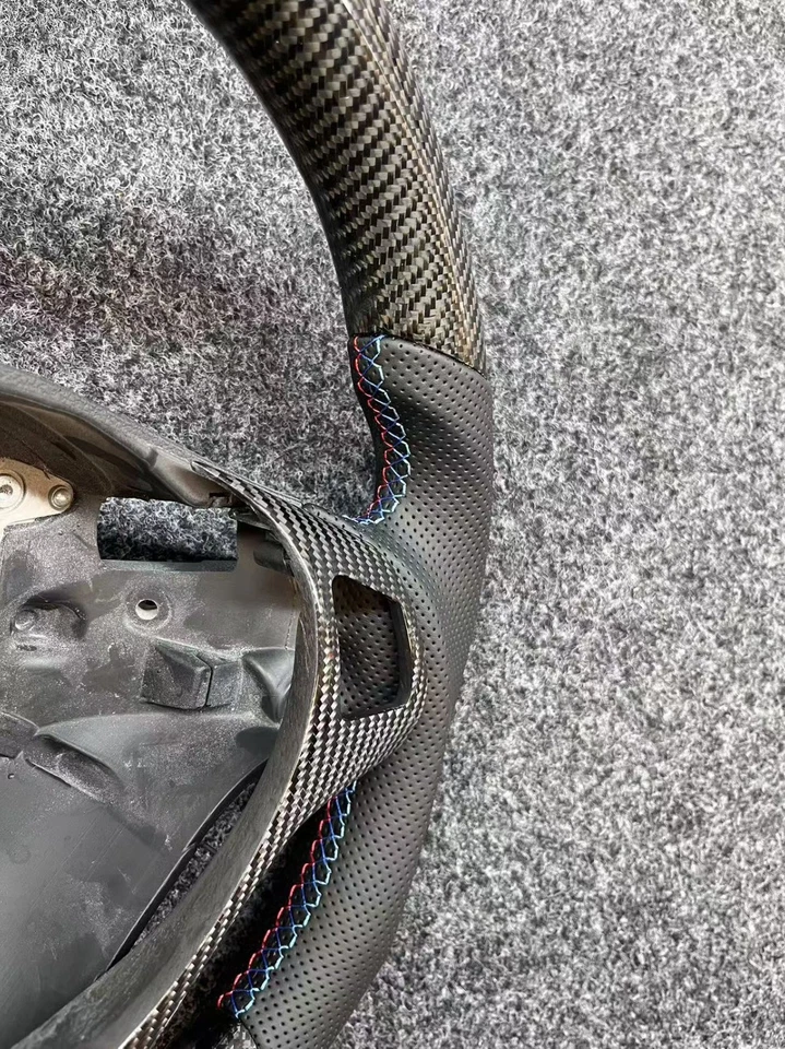 Volante de fibra de carbono para BMW E90 E92 E93 M3 328i 335i 135i con cubierta Foto 4 de 4