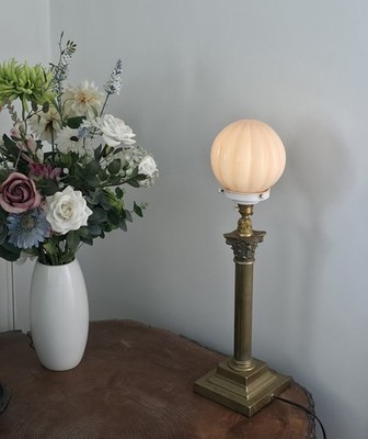 Vintage korinthische Messing Tischlampe Art Deco rosa Glaskugel LED Fernbedienung
