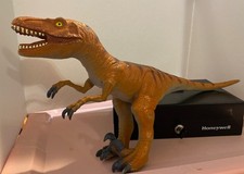 2014 Toys R Us 21  Velociraptor Dinosaur Soft Rubber Large Figure