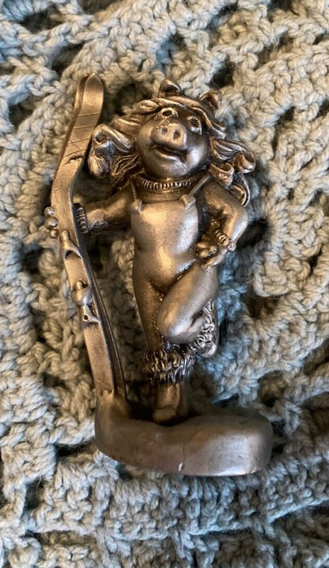 Pewter 1981 Miss Piggy Queen of the Slopes Ski Figure 2 “