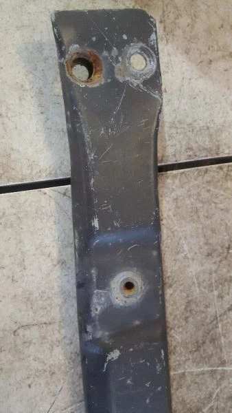 Soporte radiador barra amarre superior Chevrolet Trailblazer ENVOY Foto 2 de 4