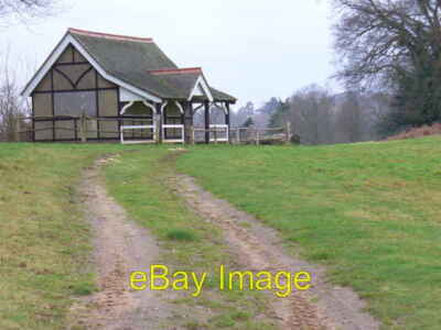 Foto 6x4 Pavillon von Barnett Hill Norley Common scheint ein Verlassener zu sein c2008