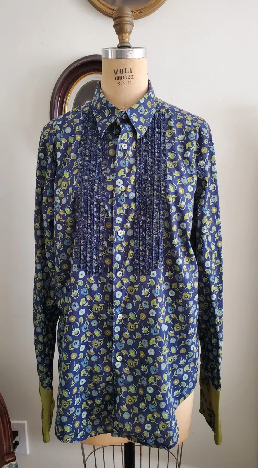 Robert Graham Long Sleave Floral Shirt, L
Opens in a new window or tab