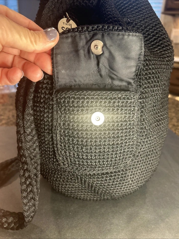 Mochila The Sak Negra Crochet Cordón - Estilo Boho Chic Usada Forro Rasgado Foto 2 de 4