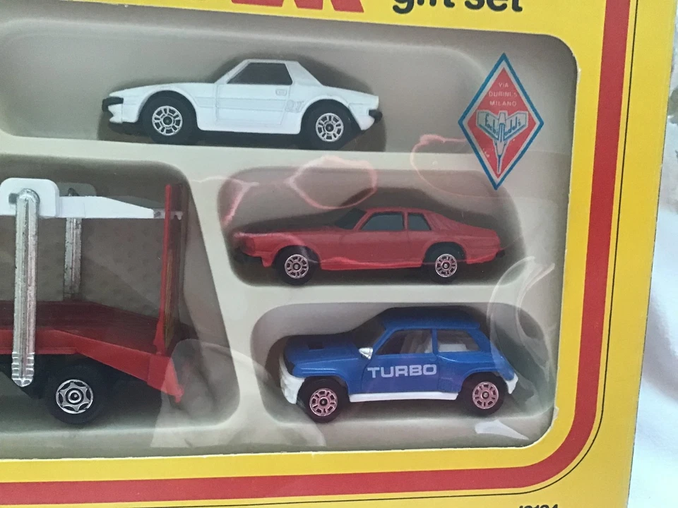 JUEGO DE REGALO CORGI JUNIORS J3124 TRANSPORTADOR 5 PIEZAS - VARIANTES DE COCHE RARAS - EN CAJA Foto 3 de 4