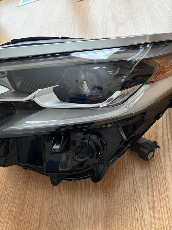 Toyota Sienna 2021-2024 híbrido completo platino AFS lado del conductor OEM 81115008130 Foto 3 de 4