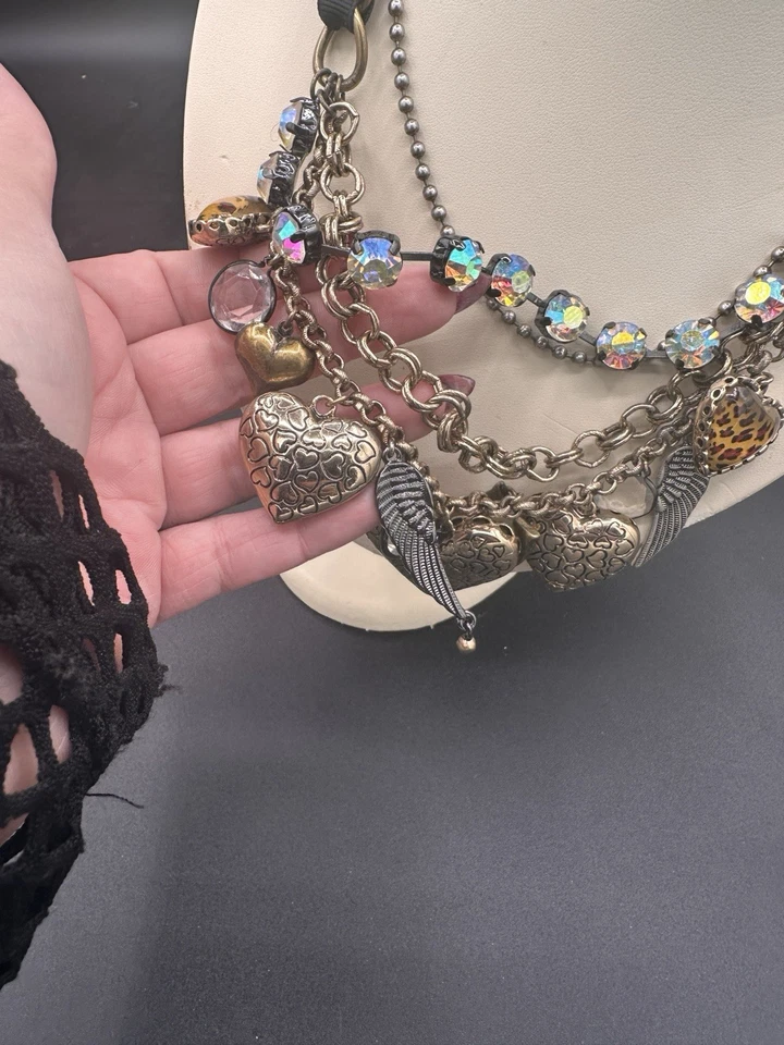 Collar BETSEY JOHNSON Leopardo Lucita Corazón Hinchado Cristal Multi Hilo Dije  Foto 2 de 4