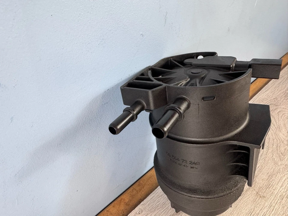 Volvo Xc60 Xc70 S80 V70 V60 S60 diesel fuel filter housing 2010 - 2015 Genuine - Image 3 of 4