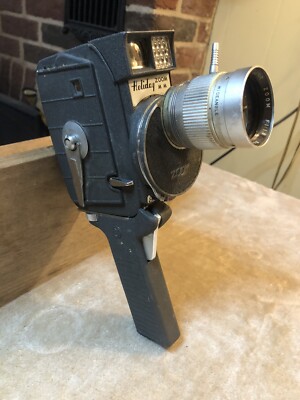 8MM Mansfield Holiday CE-1 Zoom EE Automatic/Windup Movie Camera