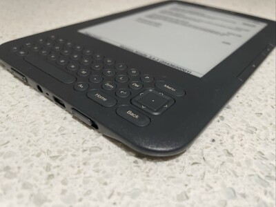 Amazon Kindle Keyboard 3rd Gen D00901 WiFi + 3G With Genuine Case
