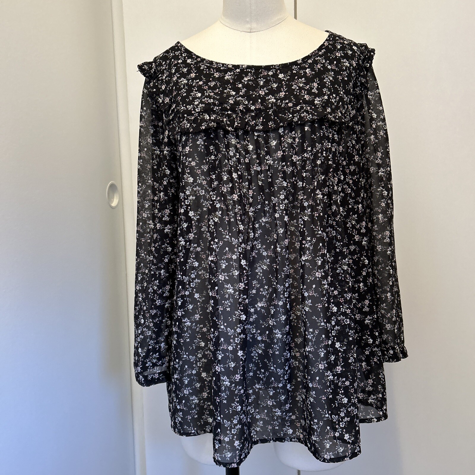 GAP! Black Multicolored Sheer Floral Print Peasant Blouse w Ruffles & Pleats