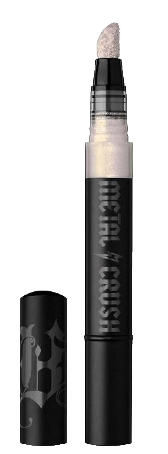 Kat Von D 面古铜色、轮廓和高光