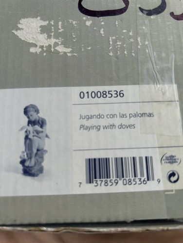 Lladro Figurine "Playing With Doves" #8536 Mint 2011 Peice in Original Box! - Picture 6 of 6