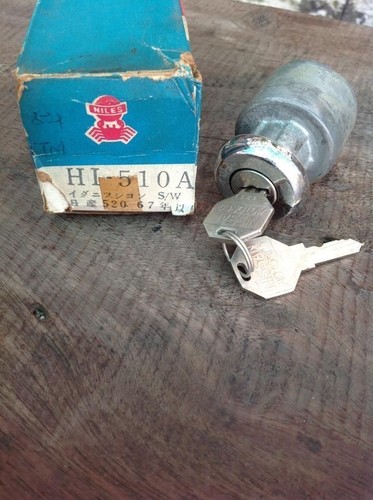 DATSUN Bluebird 311 312 320 410 411 520 521 IGNITION SWITCH START NOS // JAPAN.