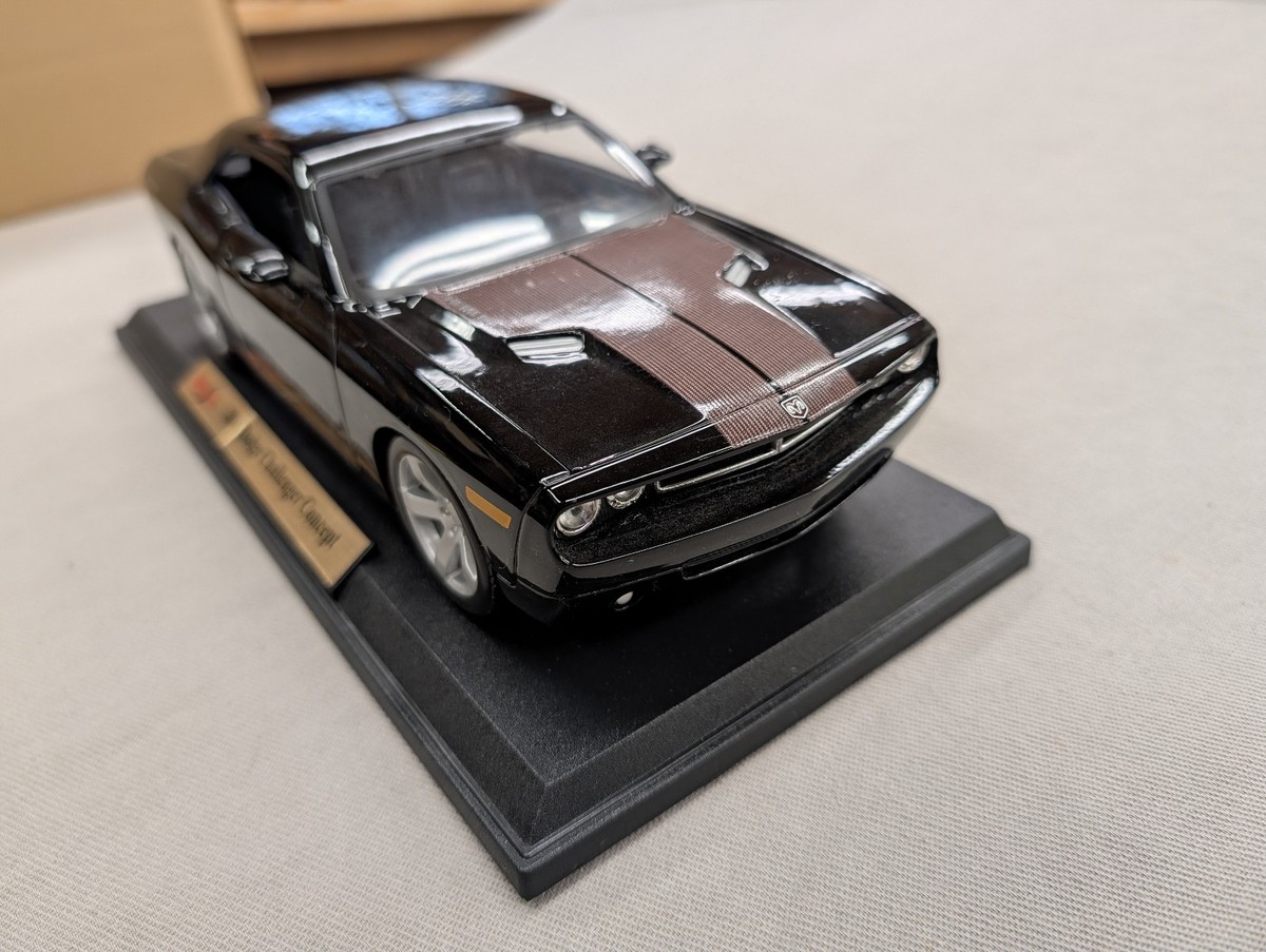 Maisto 2006 Dodge Challenger Concept 1:18 Diecast Car Special