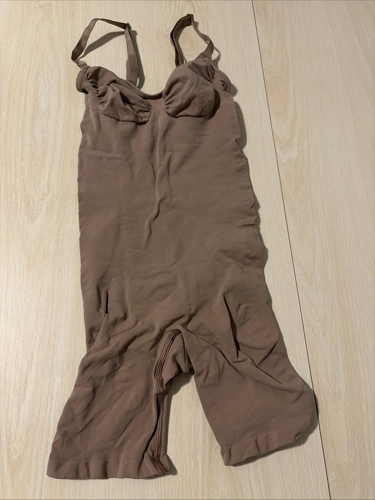 Skims Seamless Sculpt Mid Thigh Bodysuit Size Medium Beige