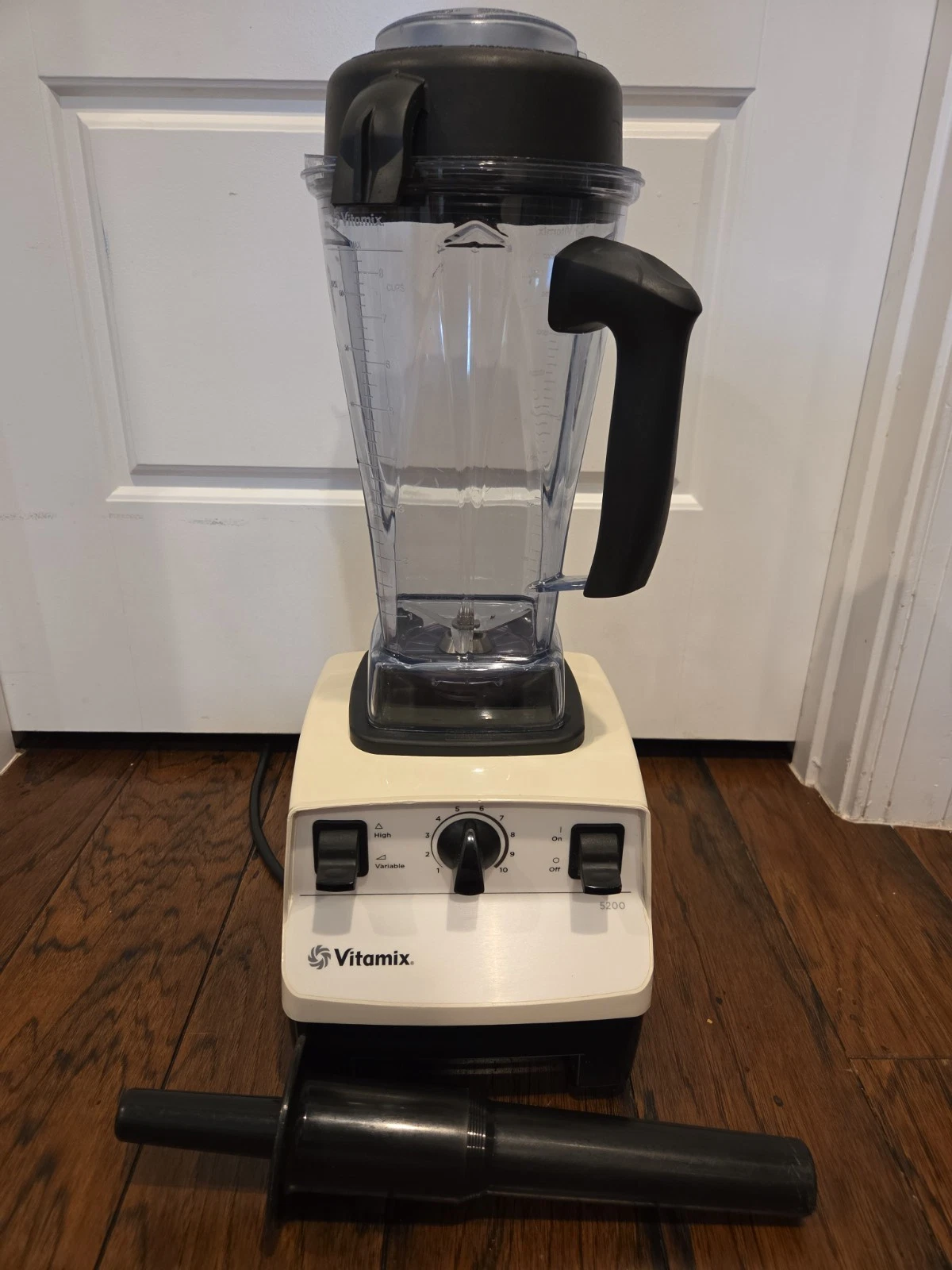 Vitamix Professional Series 5200 Blender with 64 oz Container VM0103