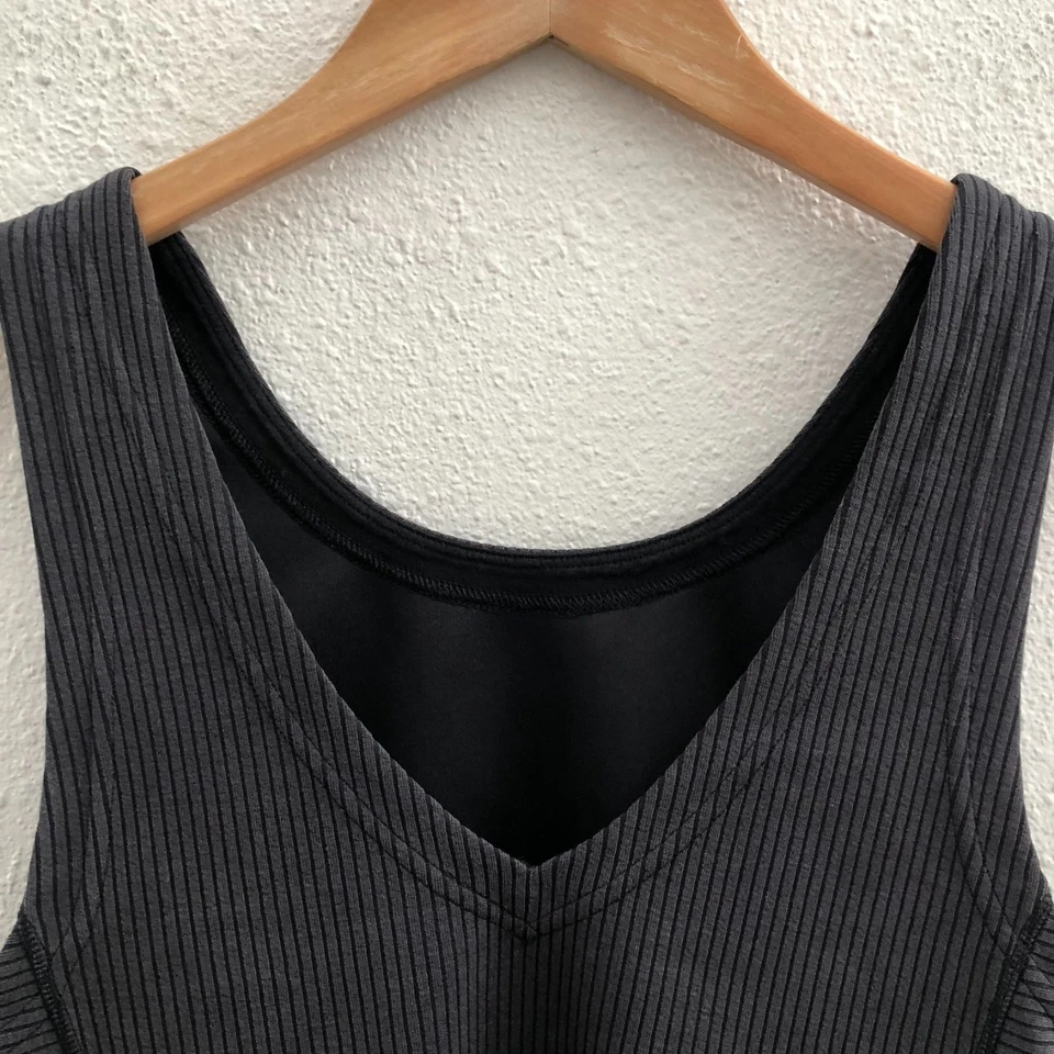Camiseta sin mangas recortada LULULEMON acanalada Softstreme talla 6 Foto 3 de 4