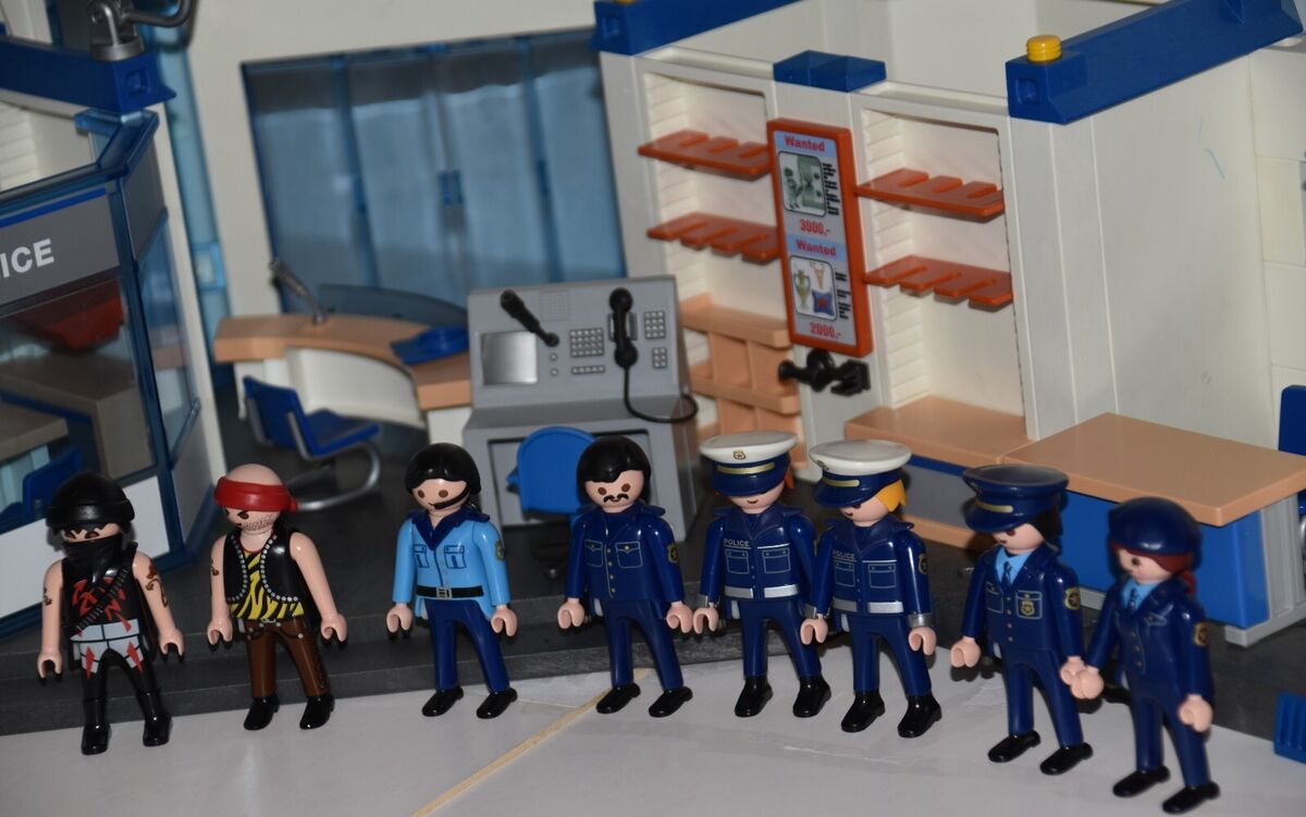 Playmobil 4263 4264 Police Station Headquarters with Playmobil 4263 4264 Police Station Headquarters with