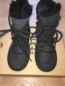 boy uggs black