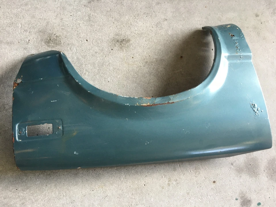 PANEL PROTECTOR GUARDABARROS DERECHO MAZDA RX3 808 SEDÁN CUPÉ VAGÓN SEGUNDA MANO GENUINO Foto 2 de 4