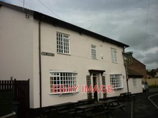 PHOTO  THE ROYAL OAK A SAM SMITH'S PUB SHAWCROFT CLOSE SHAW 2010