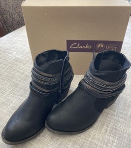 clarks leather boots