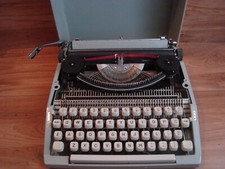 Vintage Mastercraft Typewriter Model 7200 thumbnail