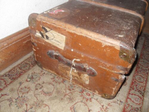 Vintage TRUNK Travel Case SUITCASE WOODEN Ribbed, Leather Handles Stickers - Picture 3 of 12