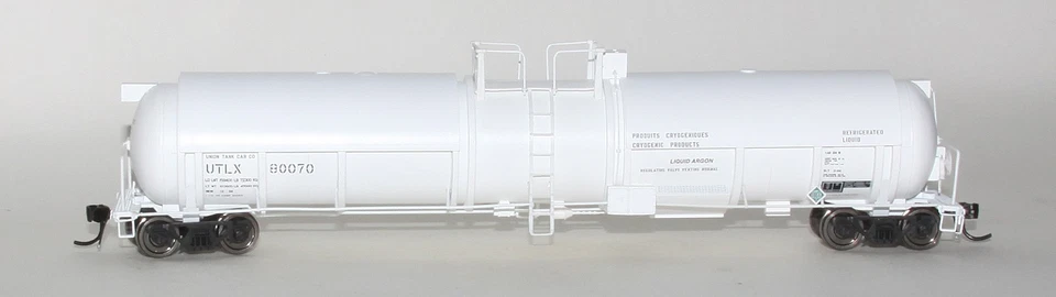Broadway Limited Cryogenic Tank Car UTLX 80070 Union Tank Car Co. HO Scale - Image 2 of 3