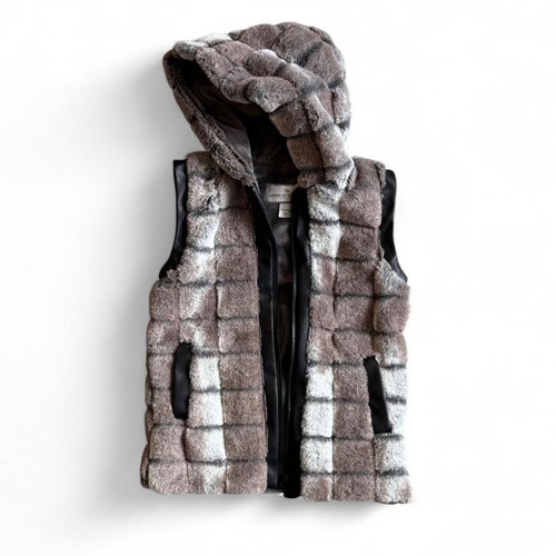 Faux Fur Hooded Gray Vest – Cozy Luxe Winter[S]
